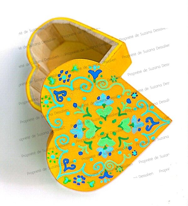 Boîte bois jaune bohème motifs turquoise anis peinte main Suzana Dessalien artiste