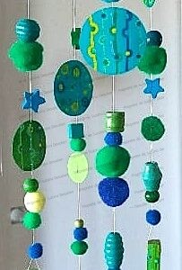 Mobile Points Lignes bois massif géométrique bleu vert peint main Suzana Dessalien artiste